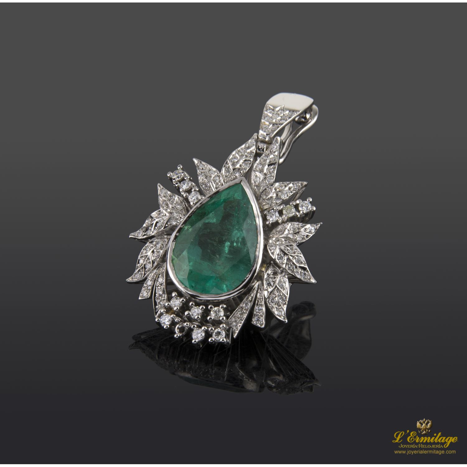 Colgante oro blanco esmeralda y diamantes