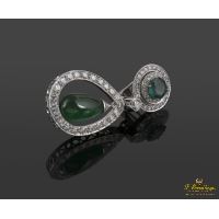 Pendientes colgantes oro blanco diamantes y esmeraldas.