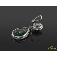 Pendientes colgantes oro blanco diamantes y esmeraldas.