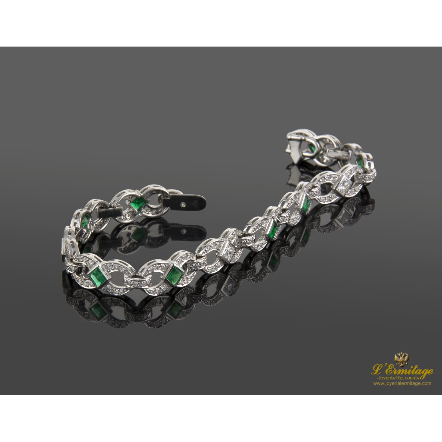 Pulsera oro blanco esmeraldas y diamantes.