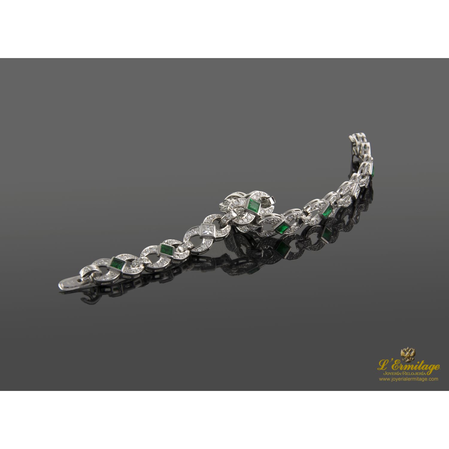 Pulsera oro blanco esmeraldas y diamantes.