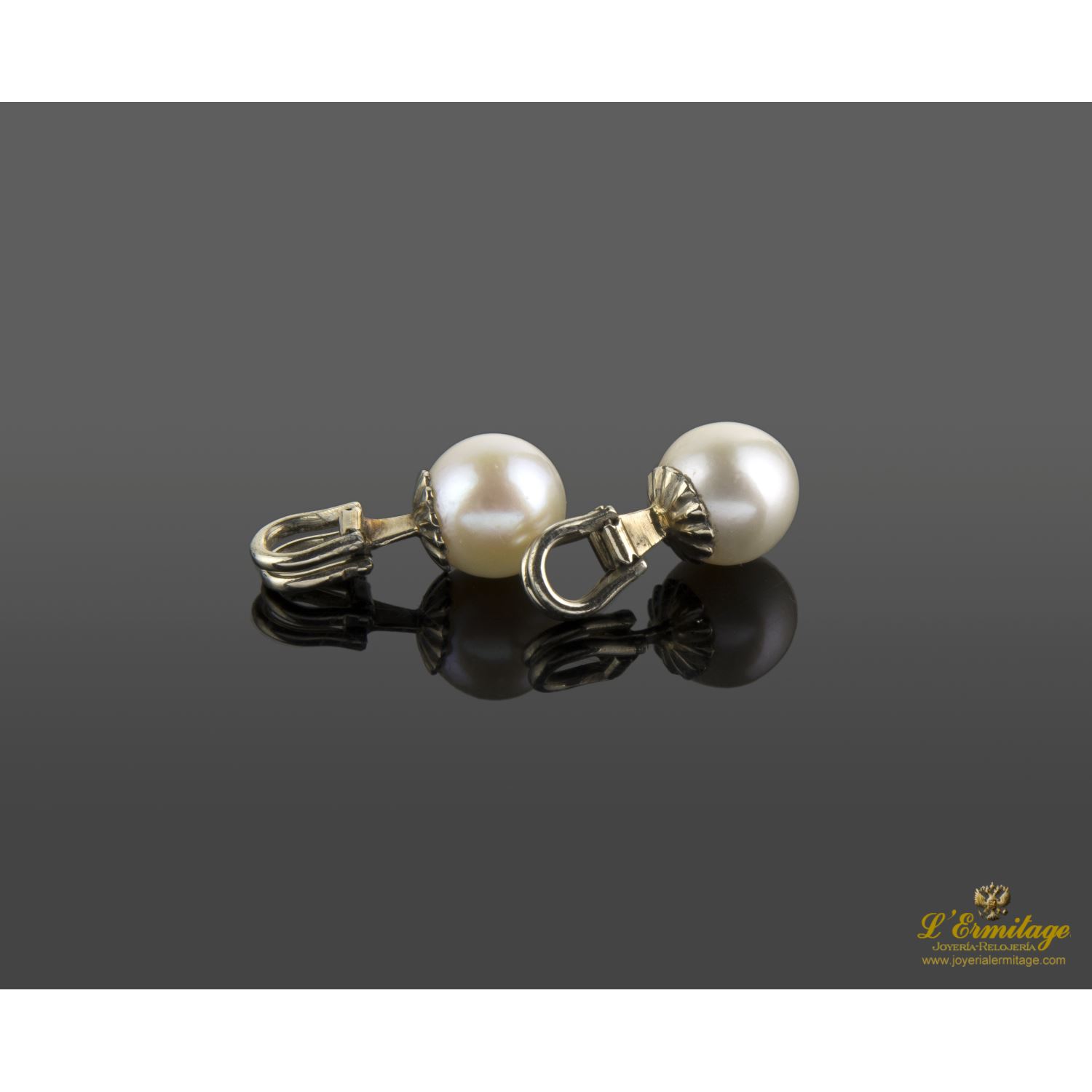 Botonadura antigua oro blanco y perlas.