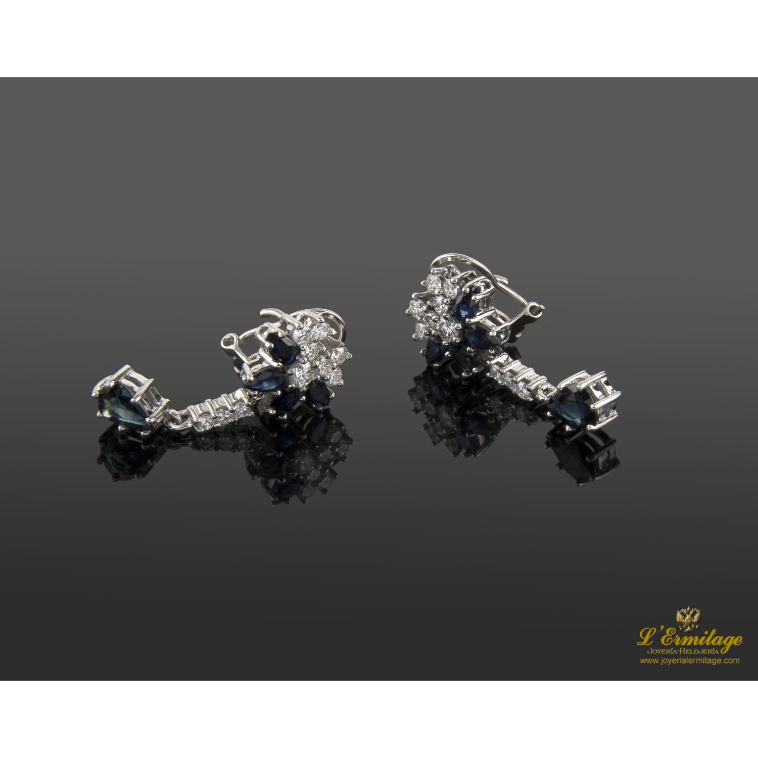 Pendientes colgantes oro blanco zafiros y diamantes.