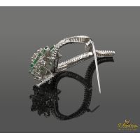 Broche-alfiler oro blanco esmeraldas y diamantes.