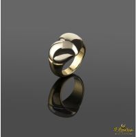 Sortija piaget en oro amarillo.