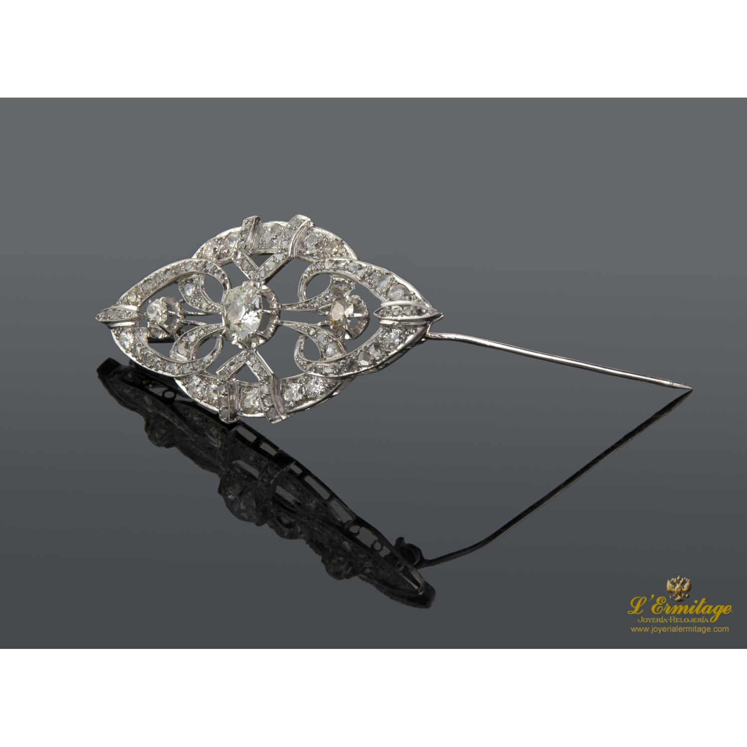 Broche oro blanco y diamantes.