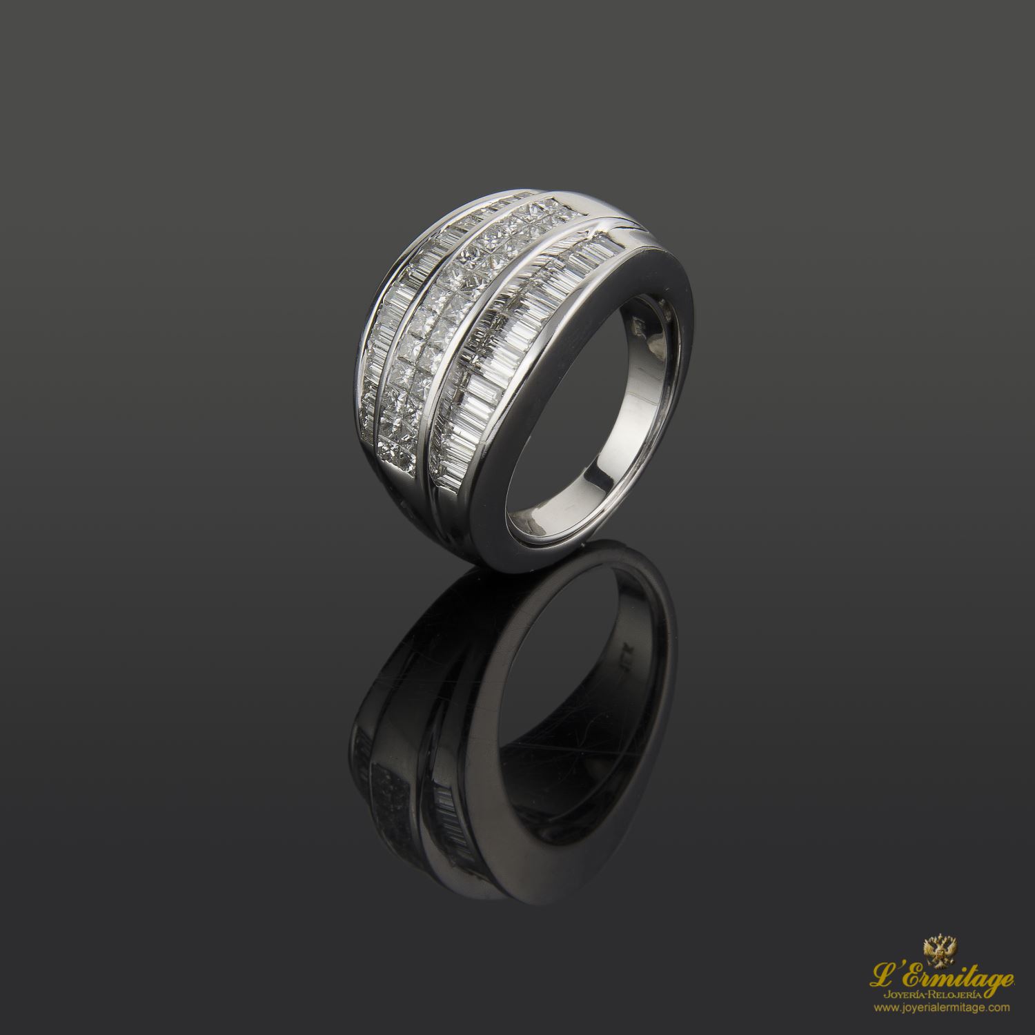 Sortija oro blanco y diamantes naturales.