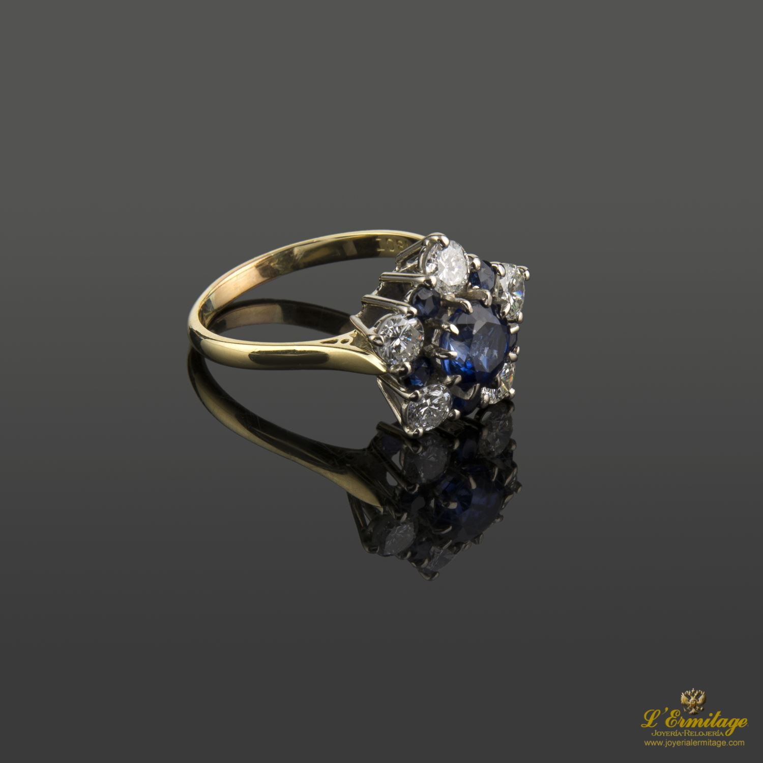 Sortija oro amarillo oro blanco zafiros y diamantes.