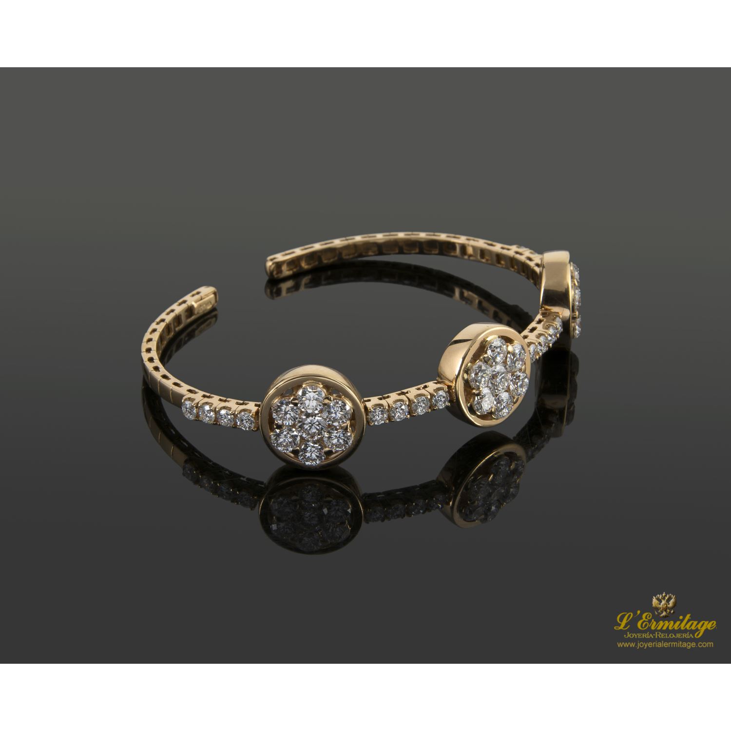 Pulsera abierta oro rosa y diamantes.