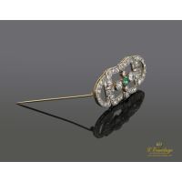 Broche-alfiler antiguo oro amarillo esmeralda y diamantes.