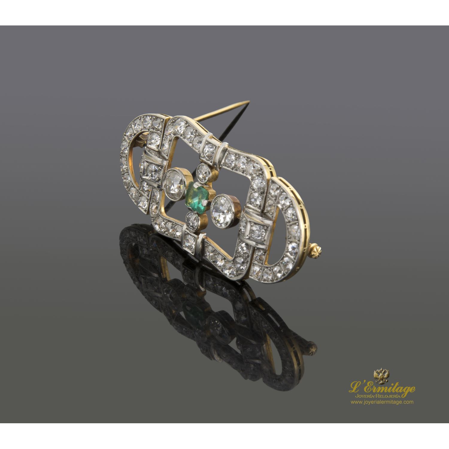 Broche-alfiler antiguo oro amarillo esmeralda y diamantes.