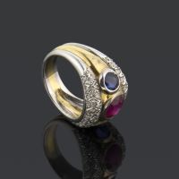 Sortija oro amarillo oro blanco rubí zafiros y diamantes