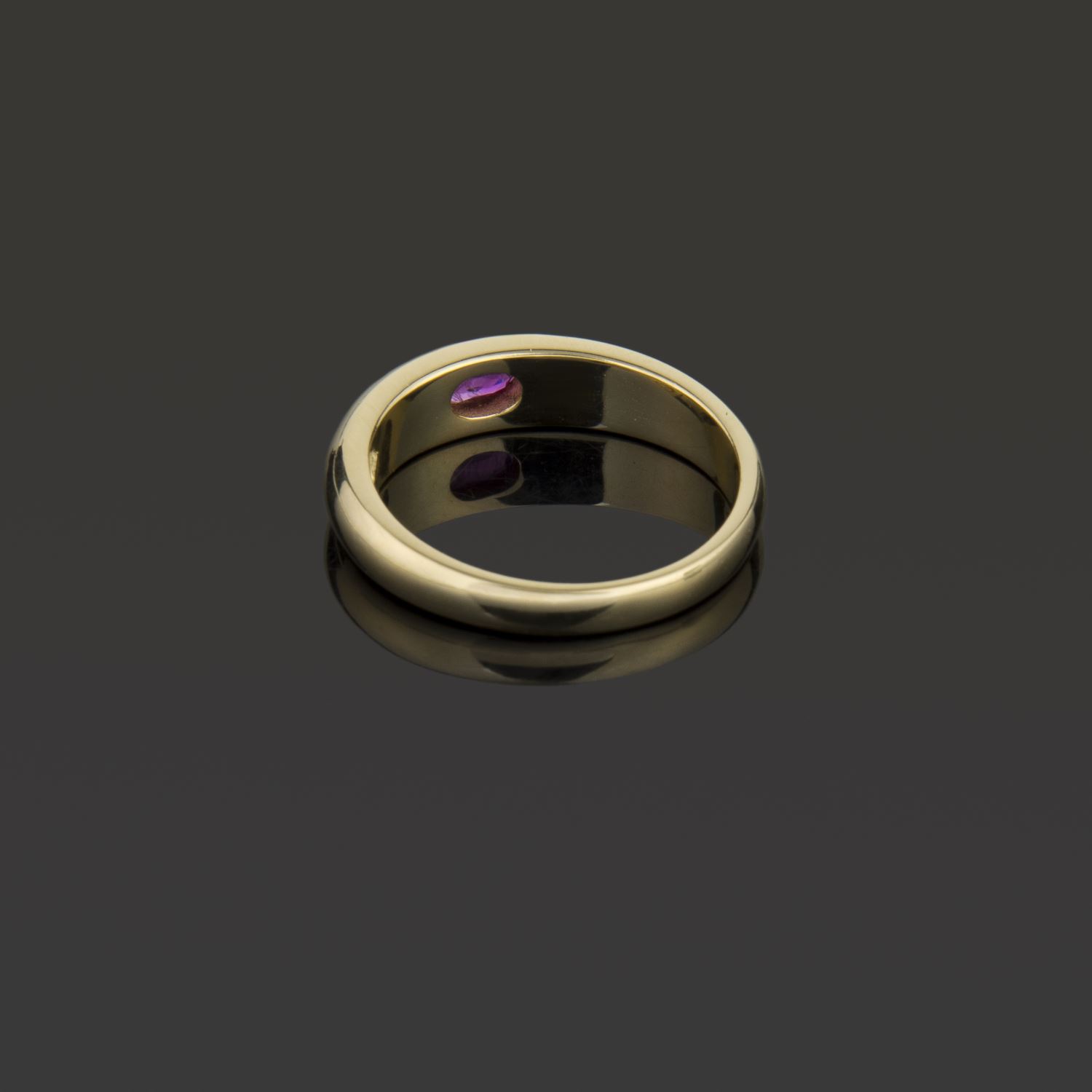 Sortija media caña oro amarillo y rubí