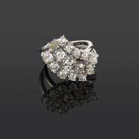 Sortija oro blanco y diamantes.