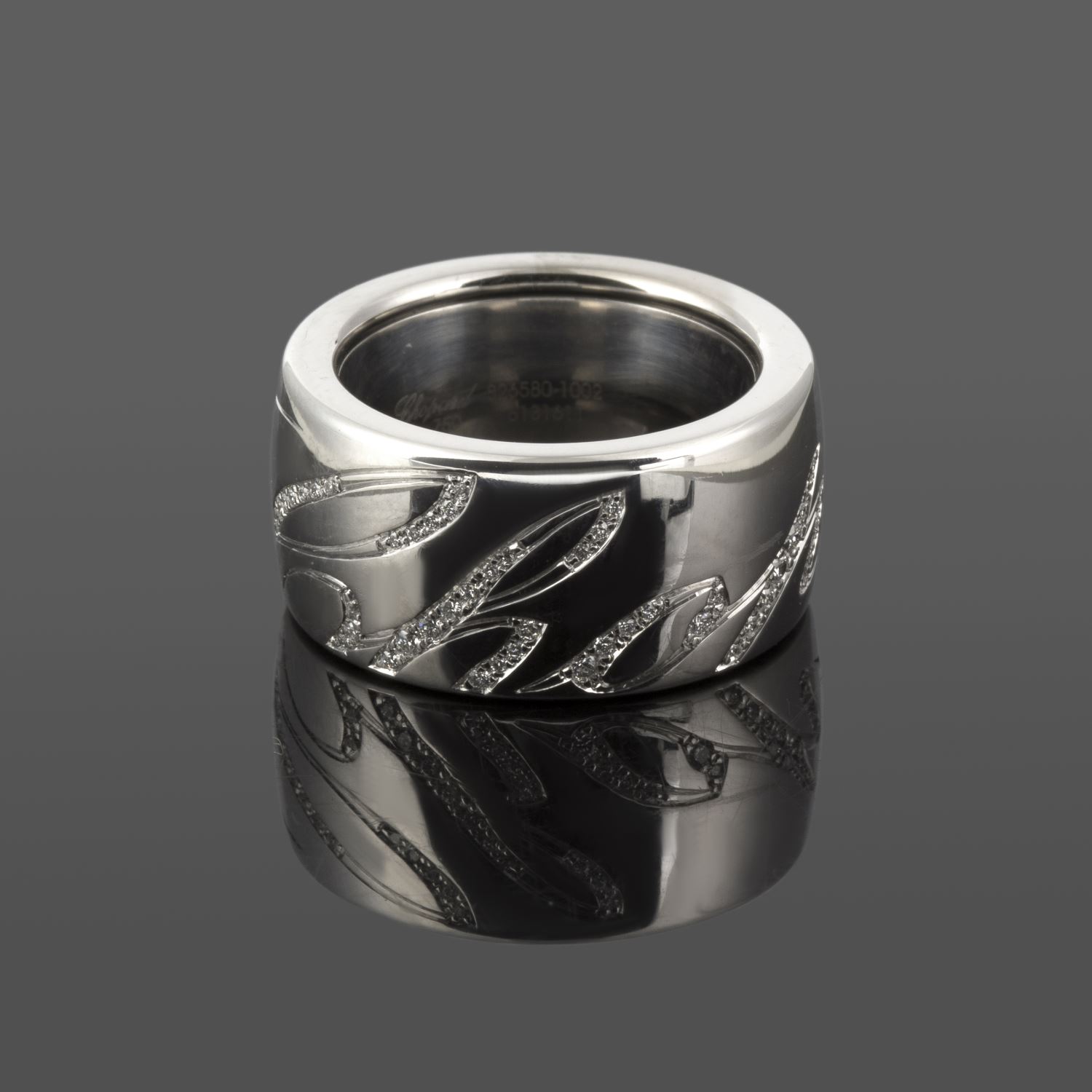 Sortija chopard chopardissimo oro blanco y diamantes. Talla nº: 12.