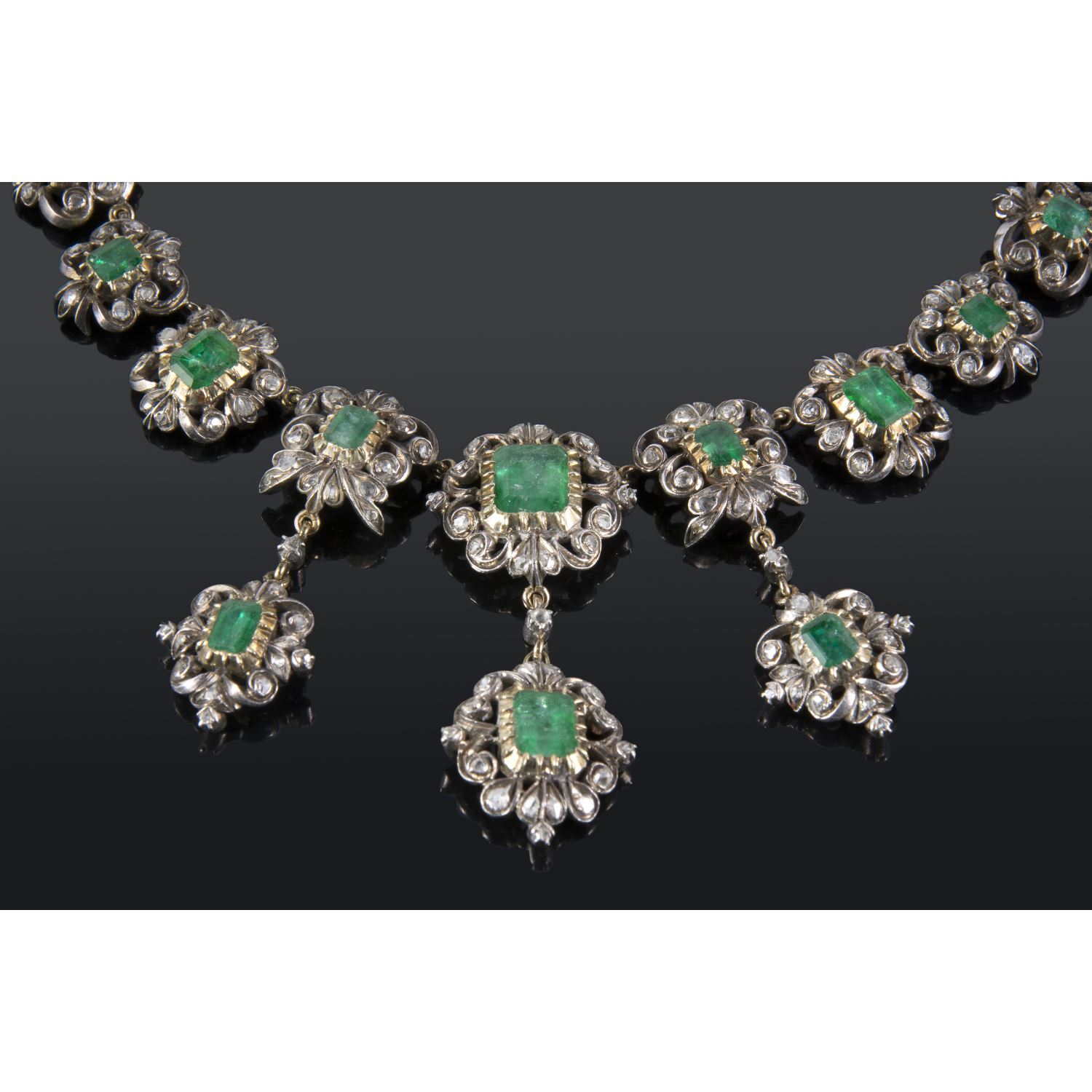 Gargantilla antigua oro blanco esmeraldas y diamantes talla antigua