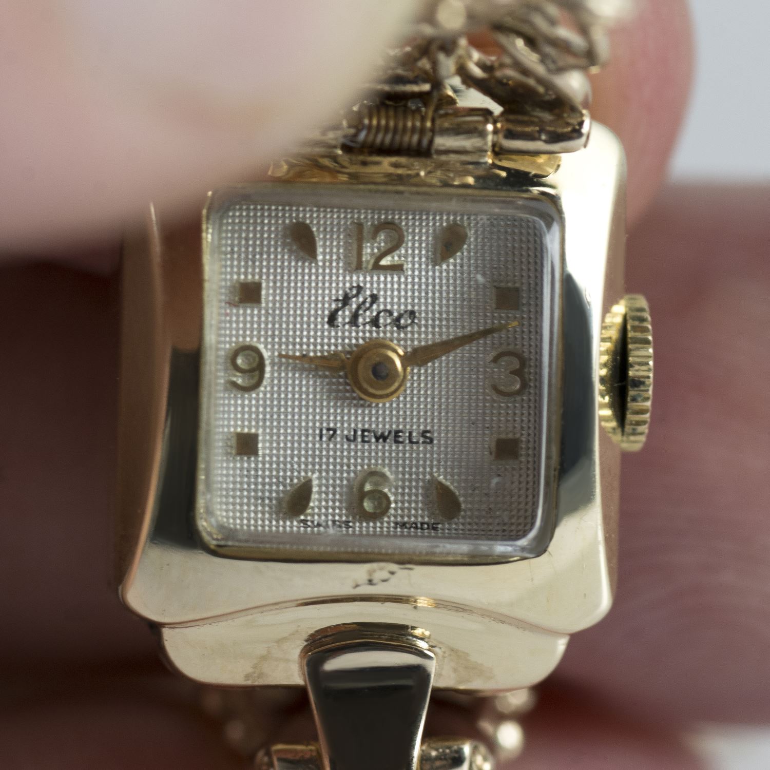 Broche antiguo oro bajo con reloj 