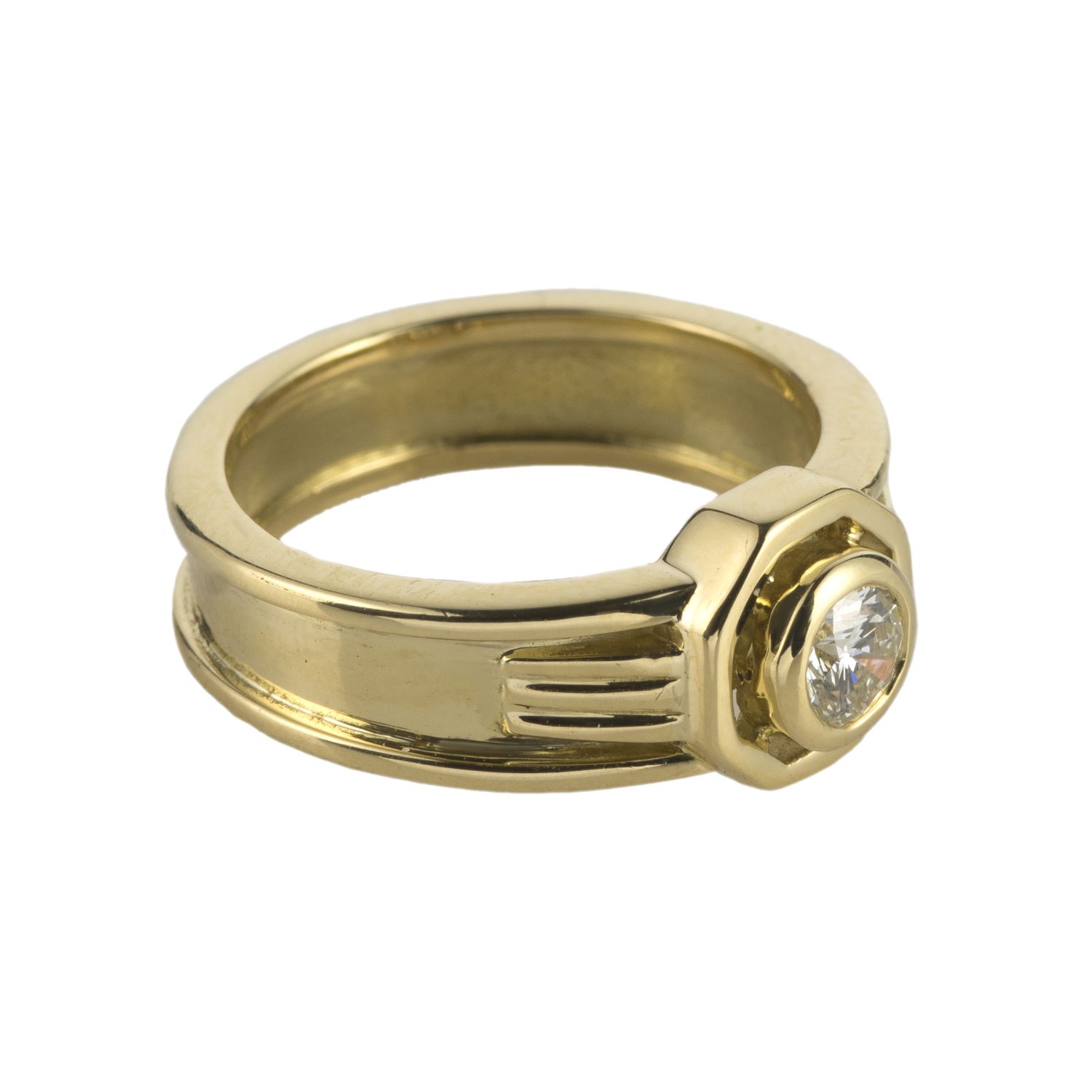 Sortija solitario oro amarillo.