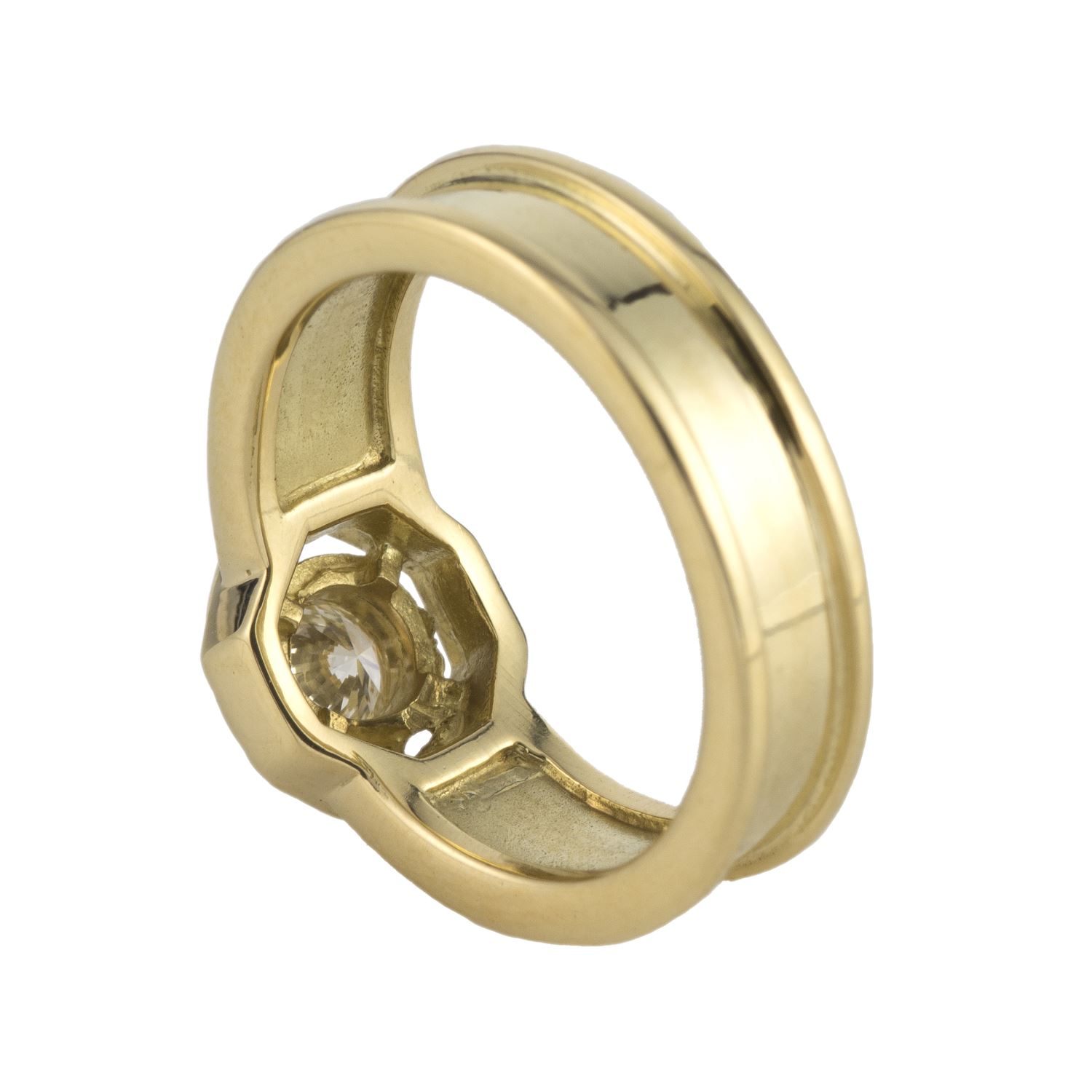 Sortija solitario oro amarillo.