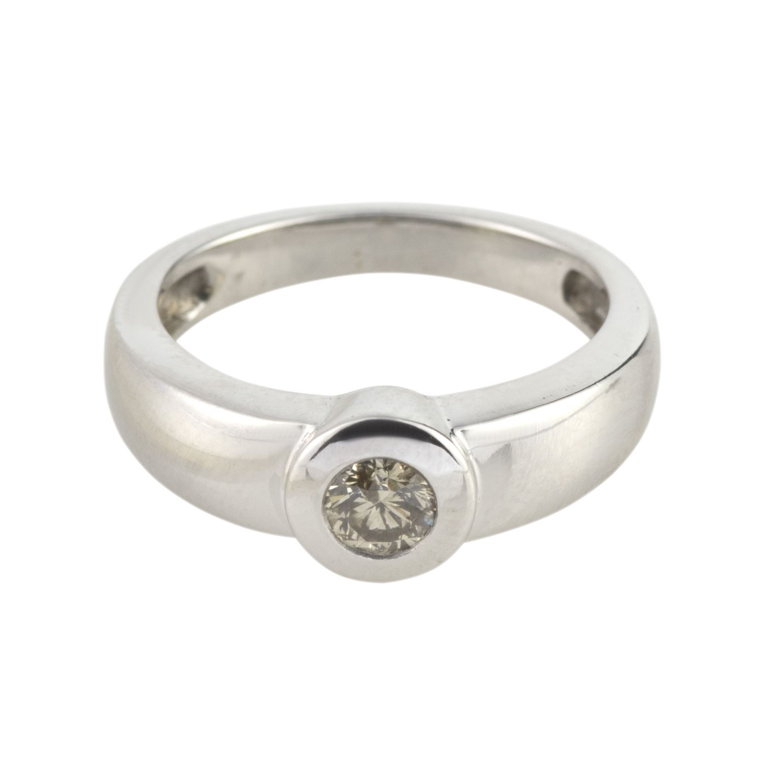 Sortija solitario oro blanco.