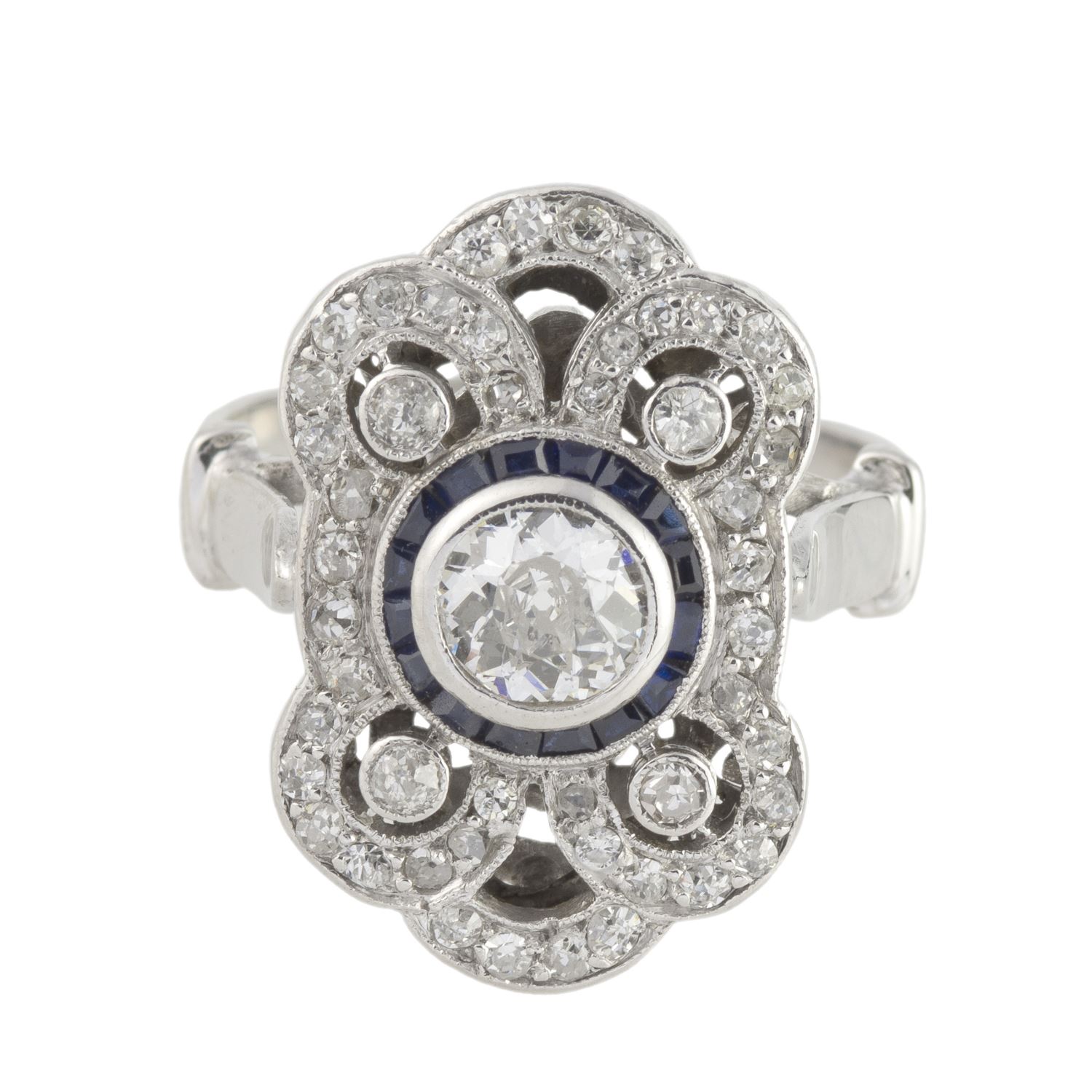 Sortija antigua art déco oro blanco diamantes y zafiros.