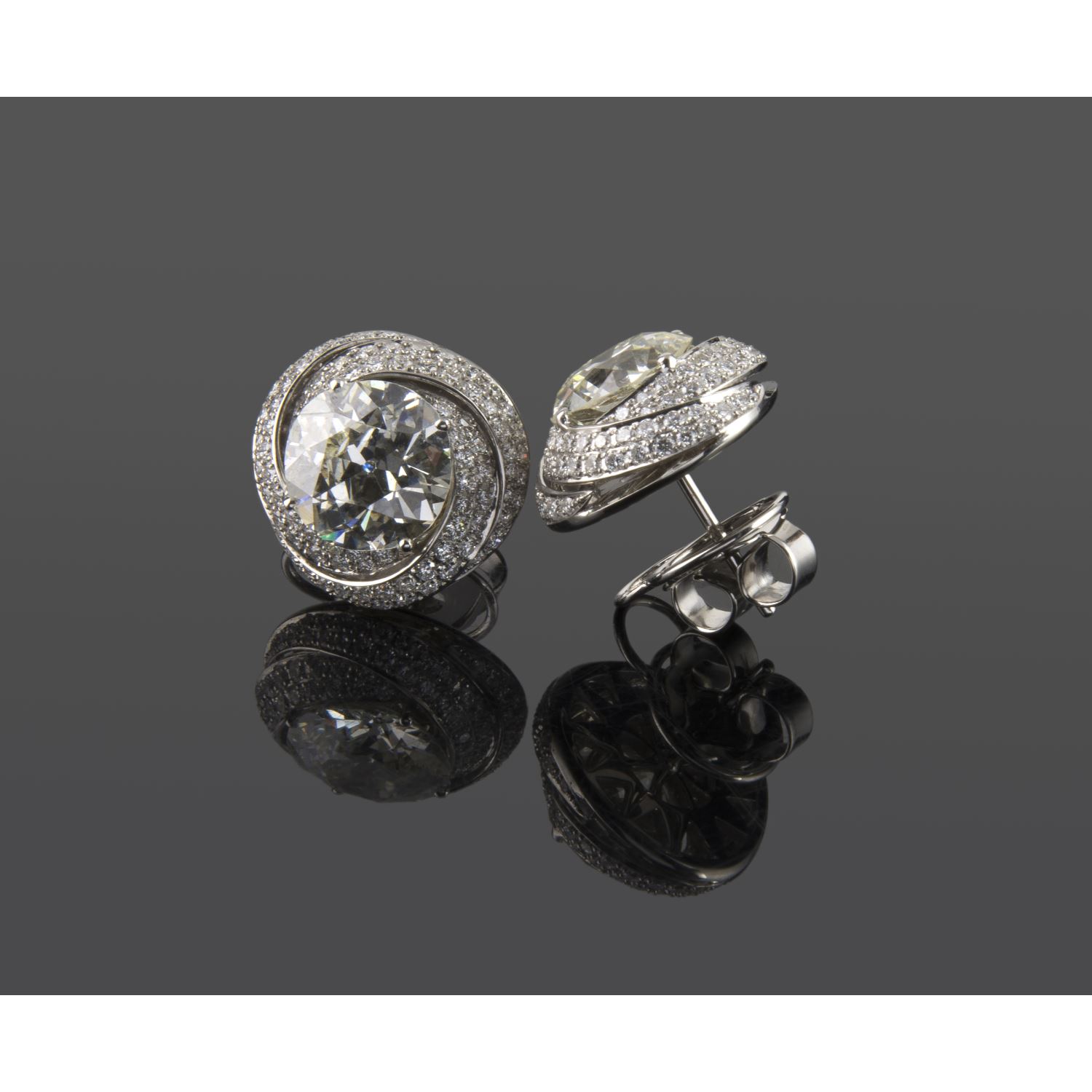 Pendientes oro blanco y diamantes color c, pureza vs1 y peso 7,83 cts.