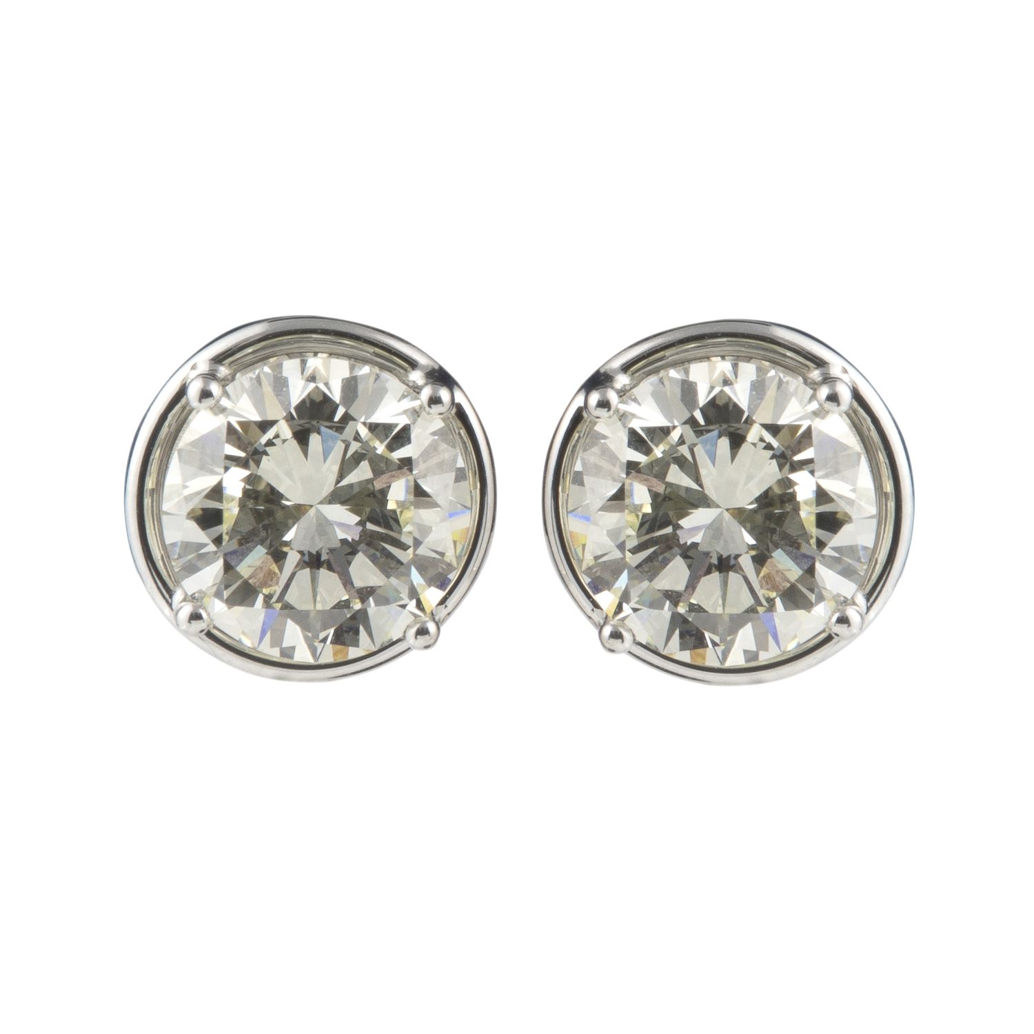 Pendientes dormilonas oro blanco color l, pureza vs y peso 5,95 cts.