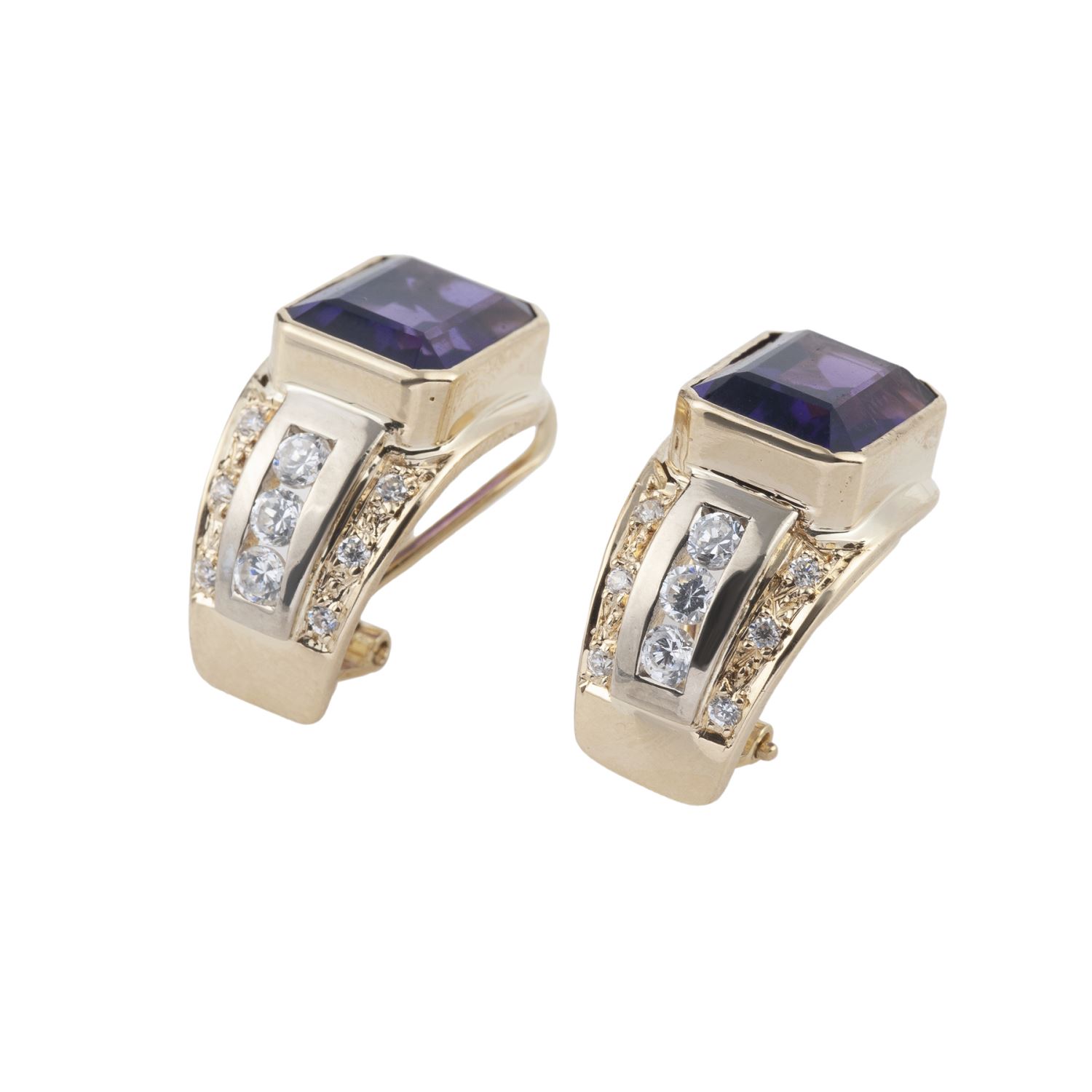 Pendientes en oro amarillo con amatistas y circonitas.