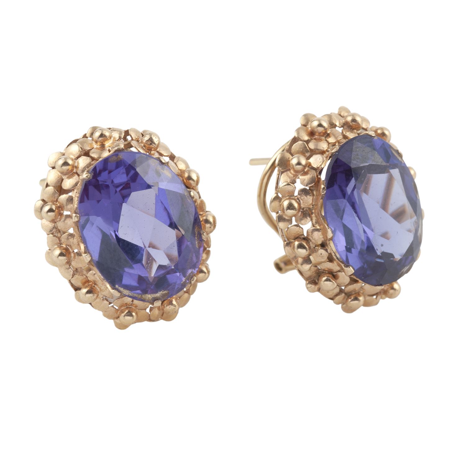 Pendientes en oro amarillo y amatistas.