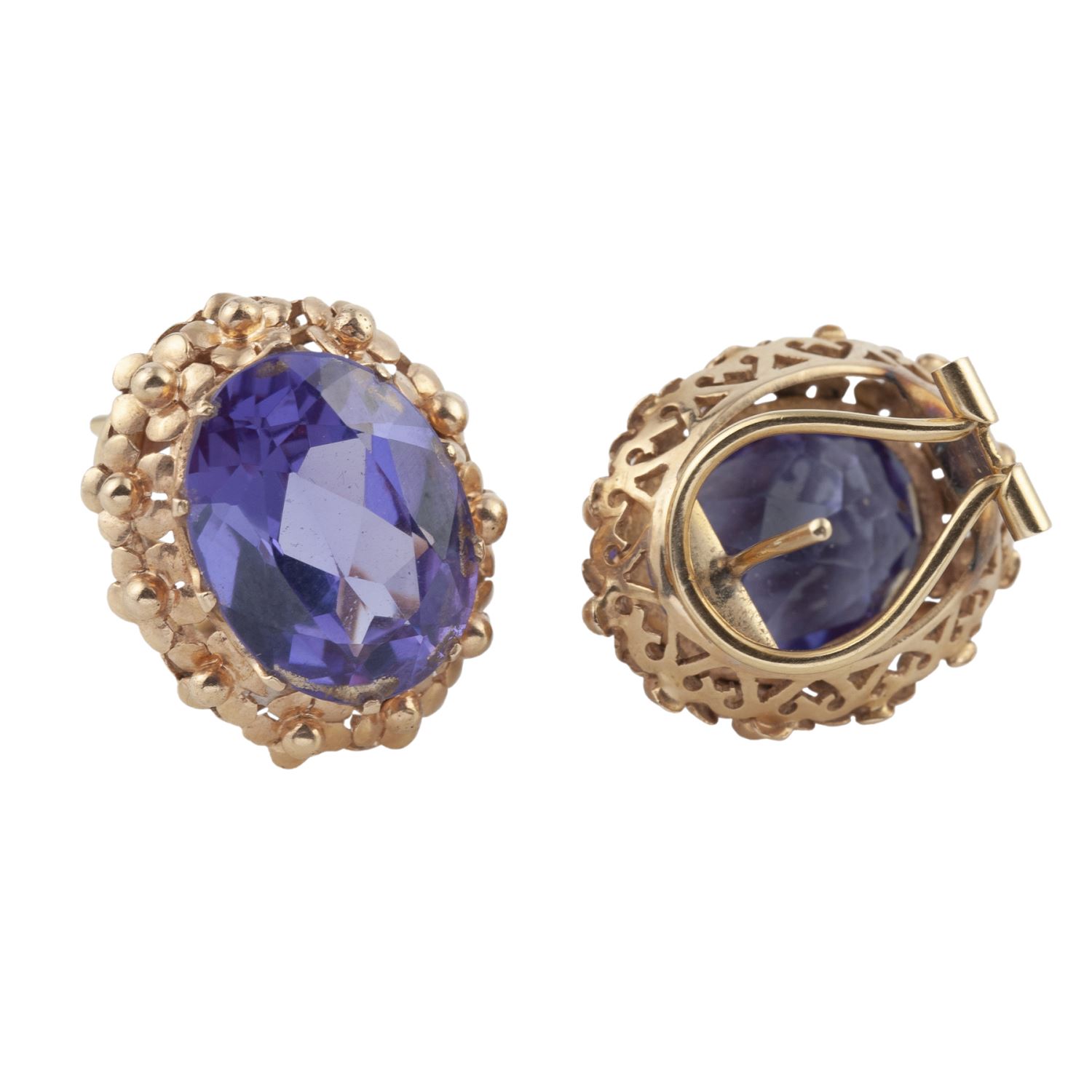 Pendientes en oro amarillo y amatistas.