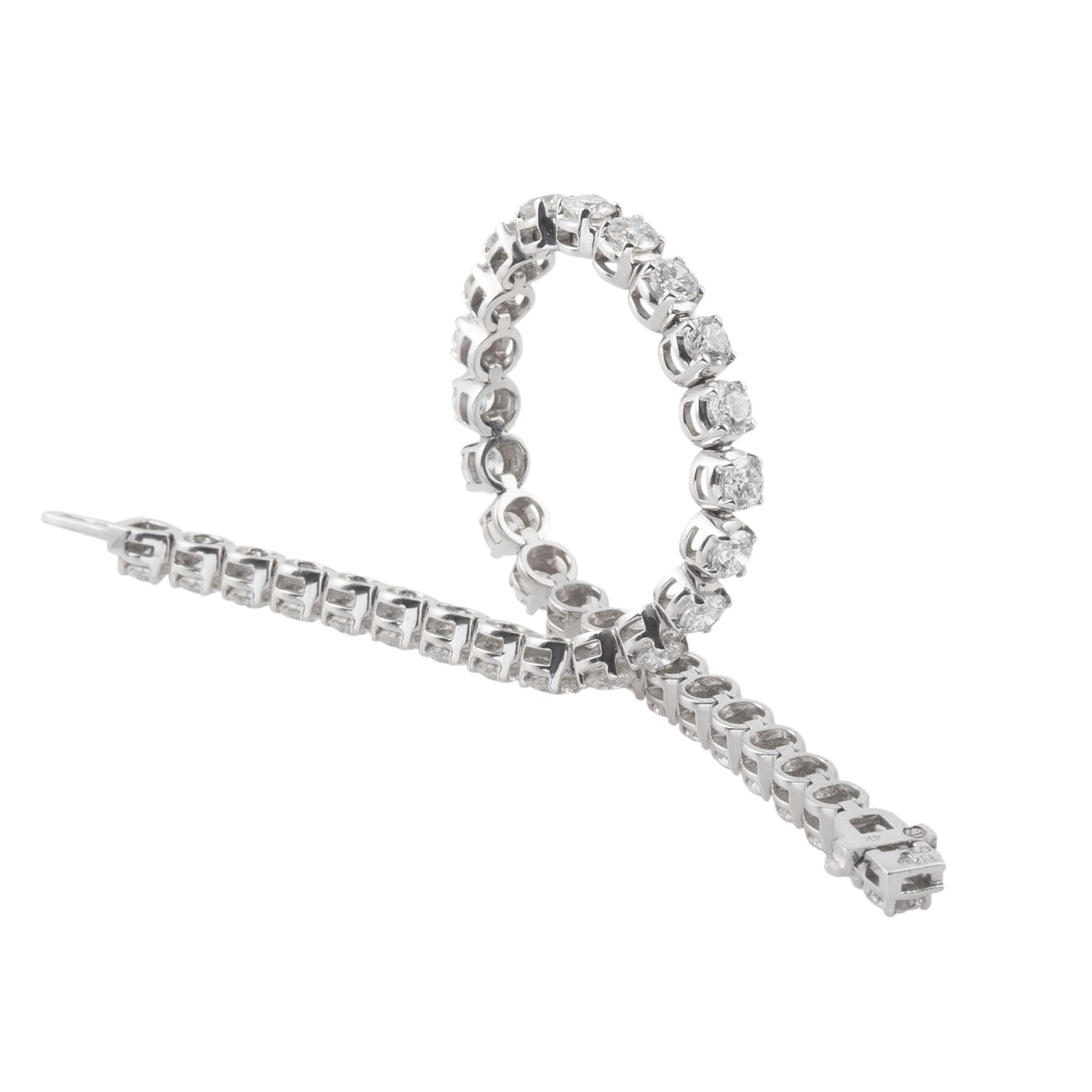 Pulsera riviere en oro blanco con brillantes.