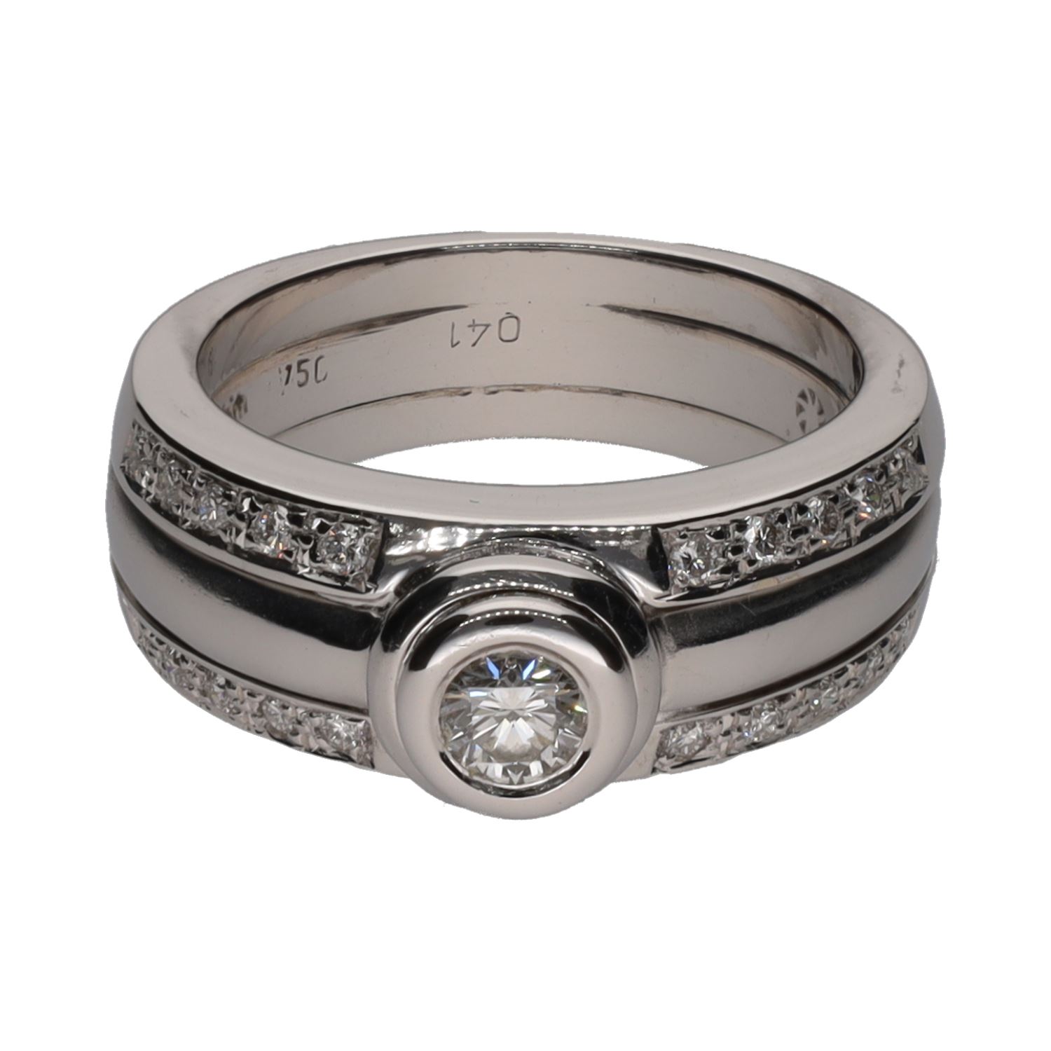 Sortija solitario en oro blanco con brillantes.