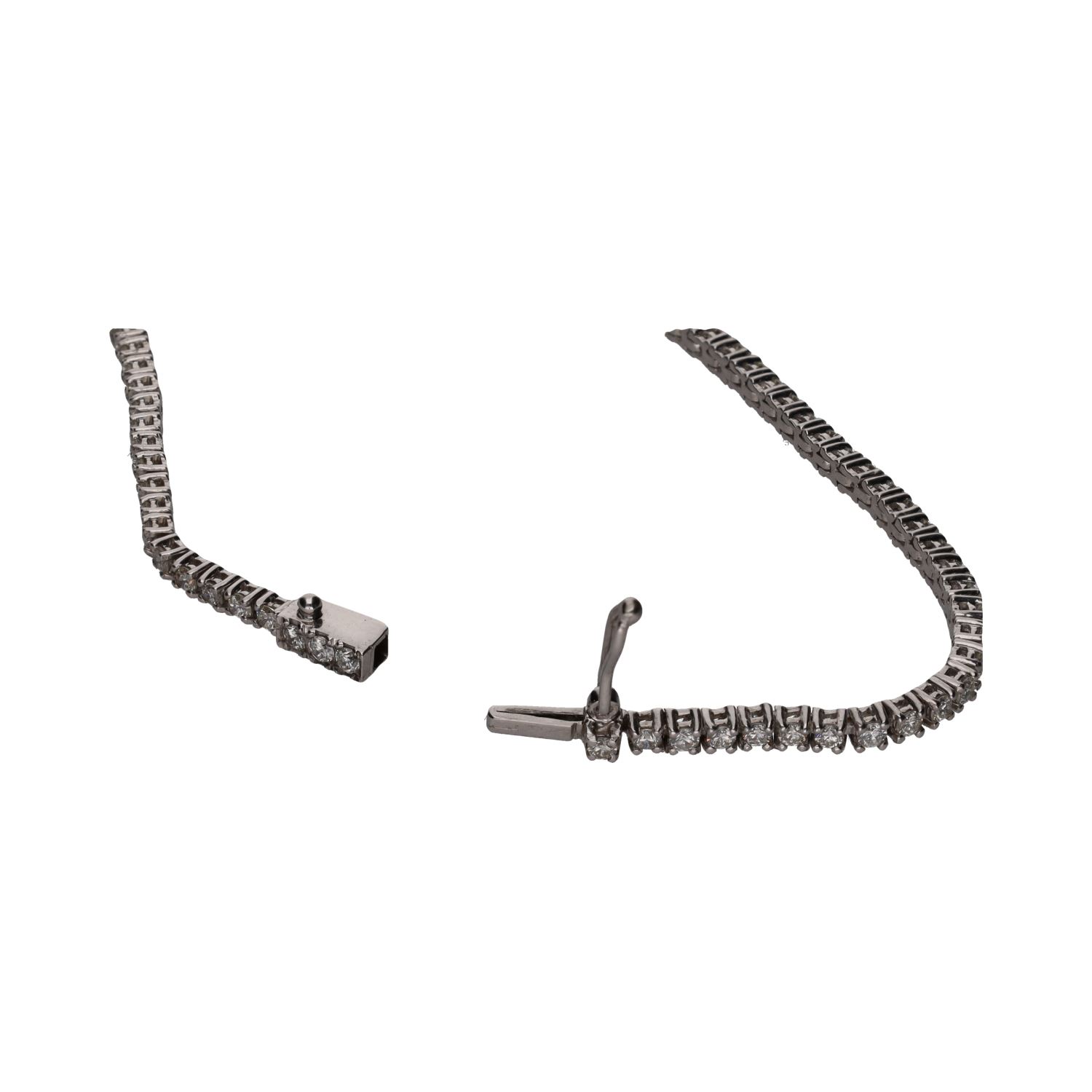 Pulsera riviere en oro blanco con brillantes.