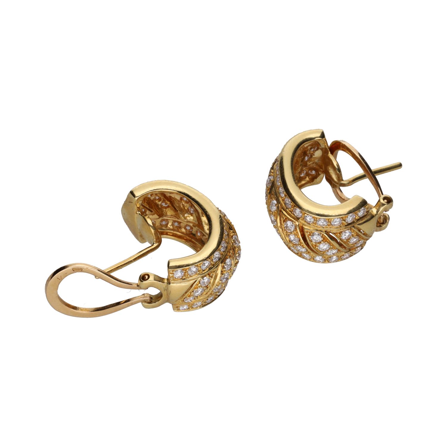 Pendientes en oro amarillo y brillantes.