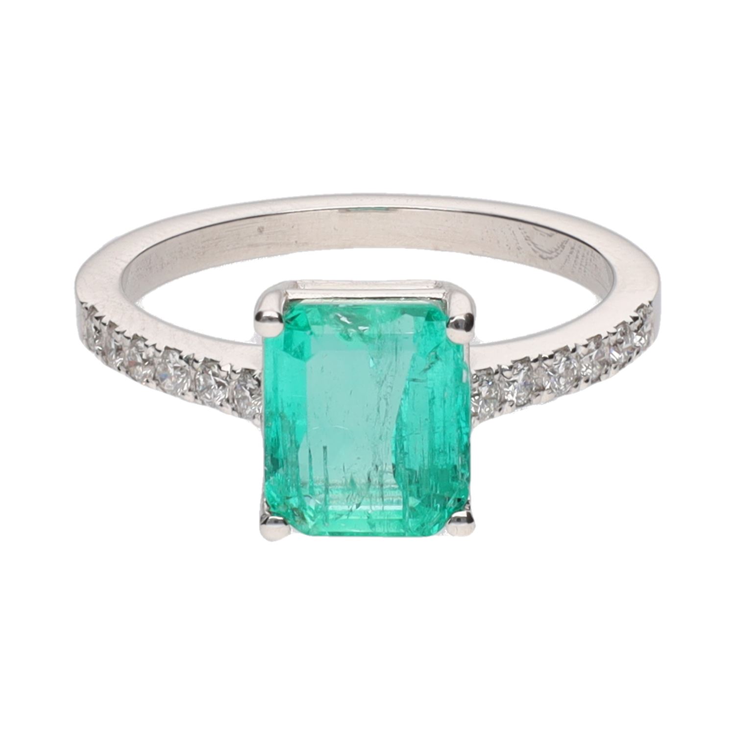 Sortija en oro blanco con esmeralda y brillantes.