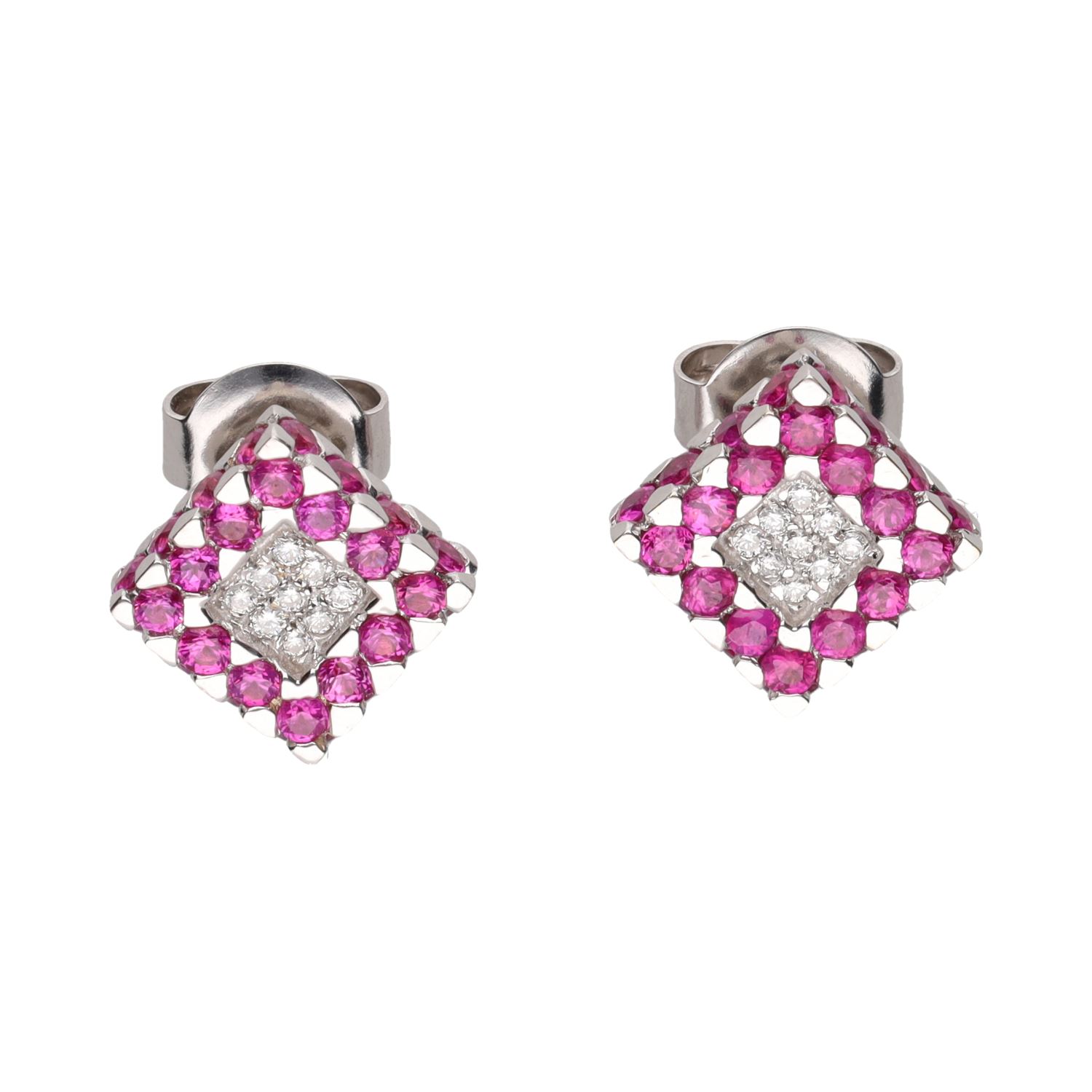 Pendientes cuadrados en oro blanco con rubíes y brillantes.