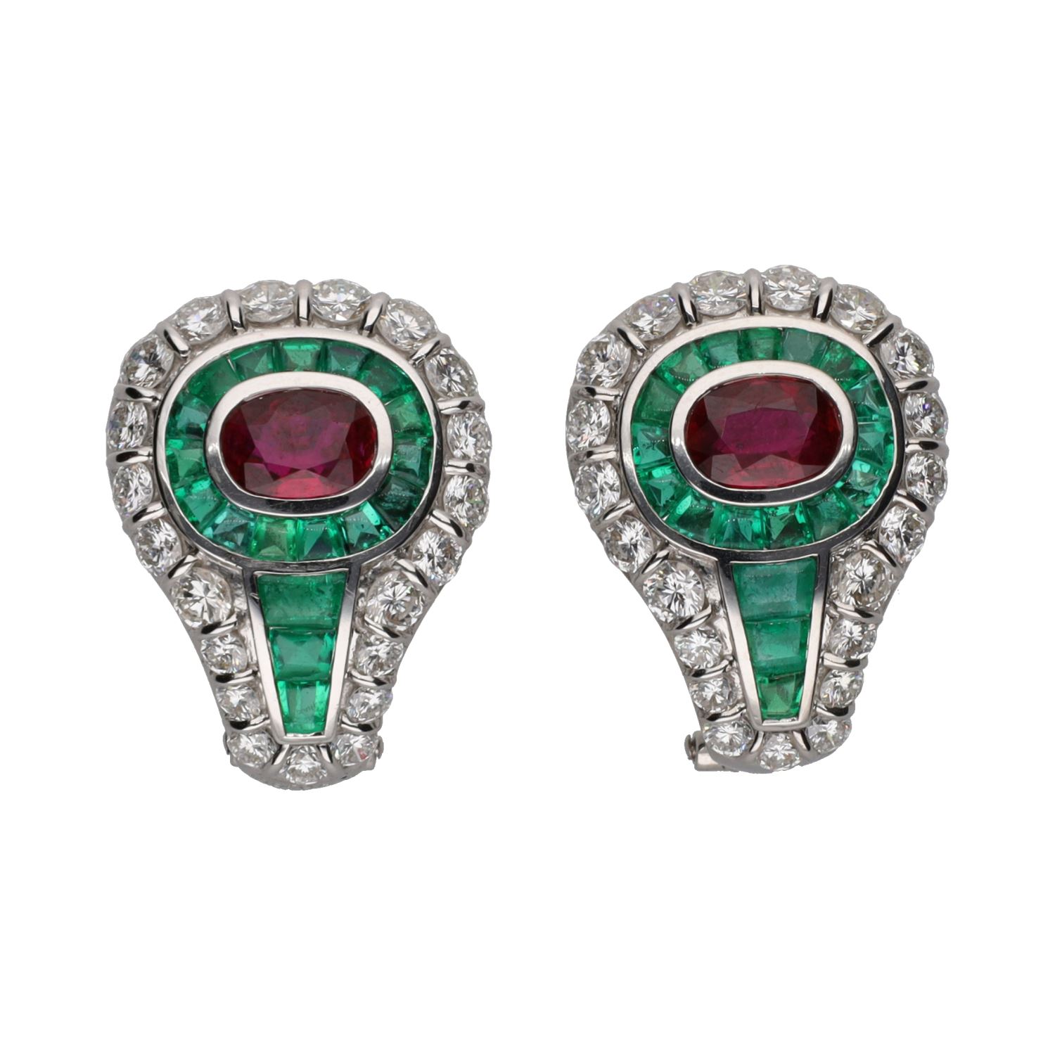 Pendientes en oro blanco con rubí, esmeraldas y brillantes.