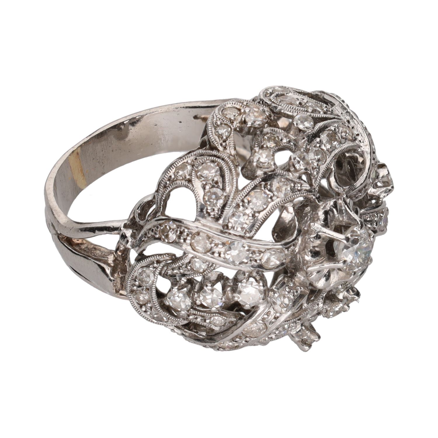 Sortija antigua en oro blanco y brillantes. Talla 10.