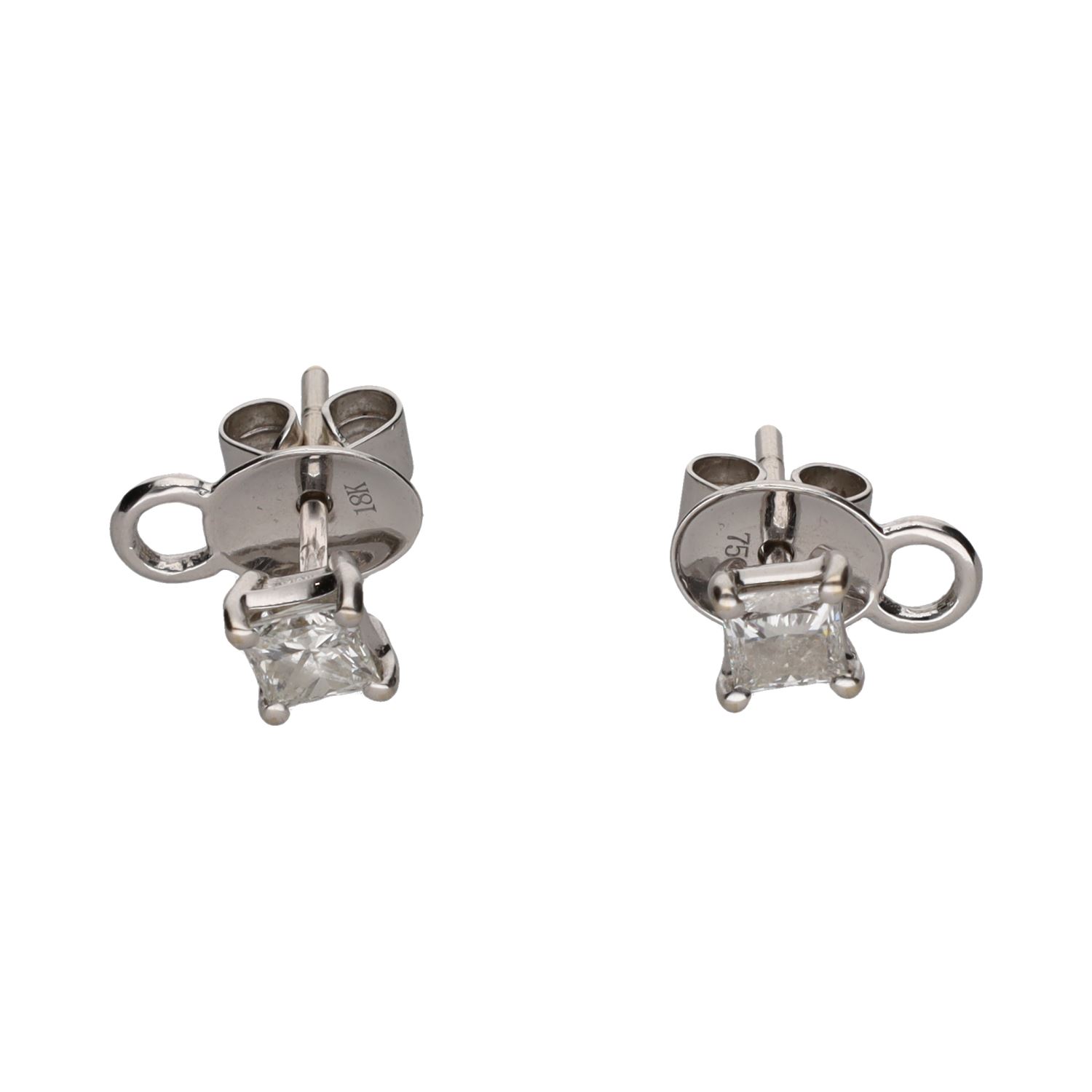 Pendientes en oro blanco con brillantes princesa. 0,82Ct.