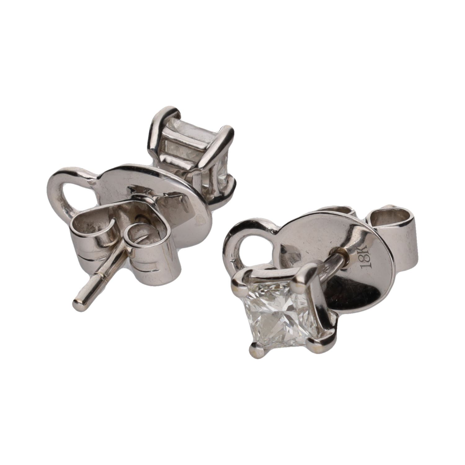 Pendientes en oro blanco con brillantes princesa. 0,82Ct.