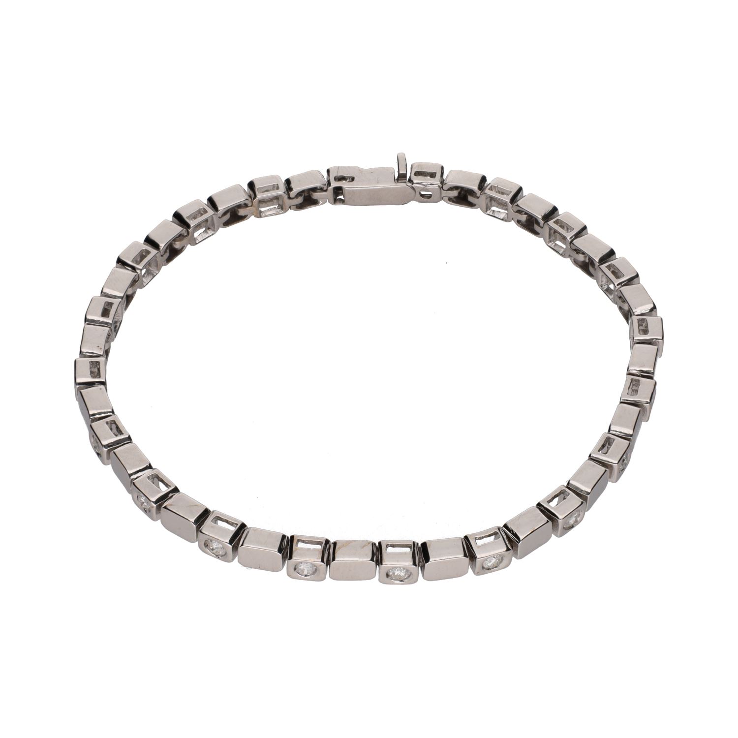 Pulsera tipo riviere en oro blanco con brillantes en chatón.