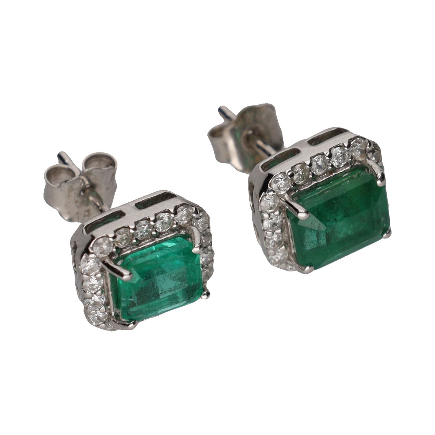 Pendientes en oro blanco con esmeraldas y brillantes.