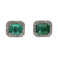 Pendientes en oro blanco con esmeraldas y brillantes.