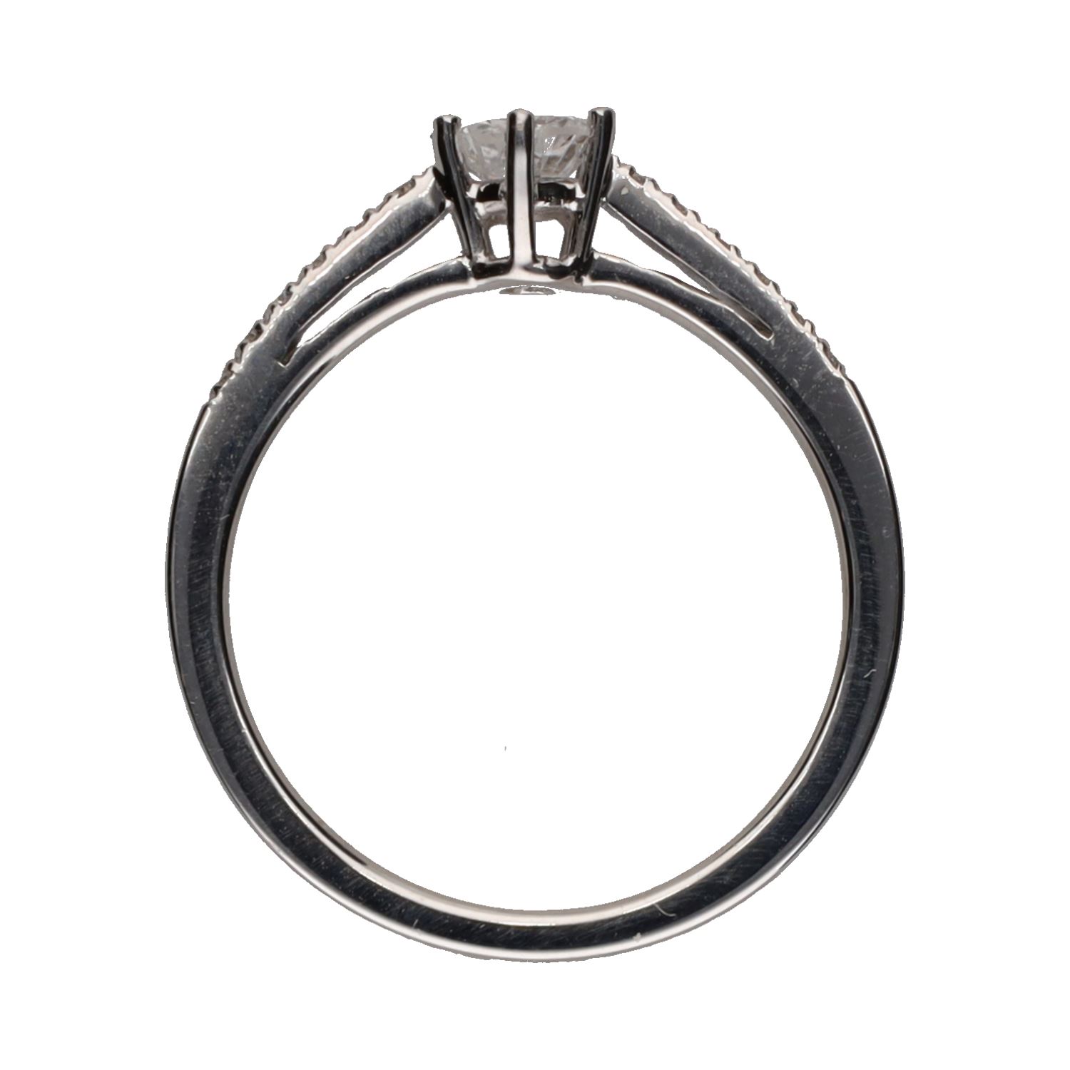 Sortija solitario en oro blanco con brillantes.