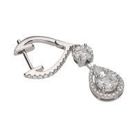 Pendientes largos en oro blanco con diamantes.