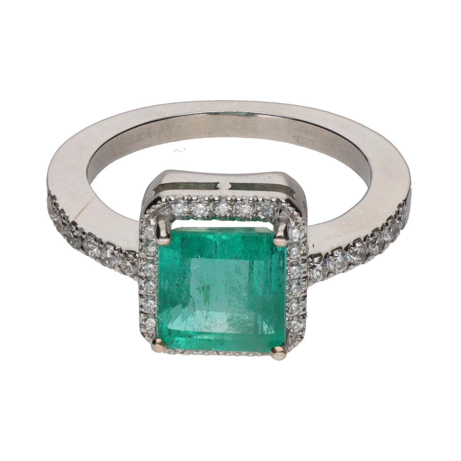 Sortija con esmeralda central y brillantes en orla y brazos. Talla 13.