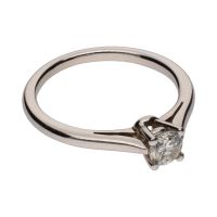 Sortija solitario en oro blanco con un brillante. Talla 12.
