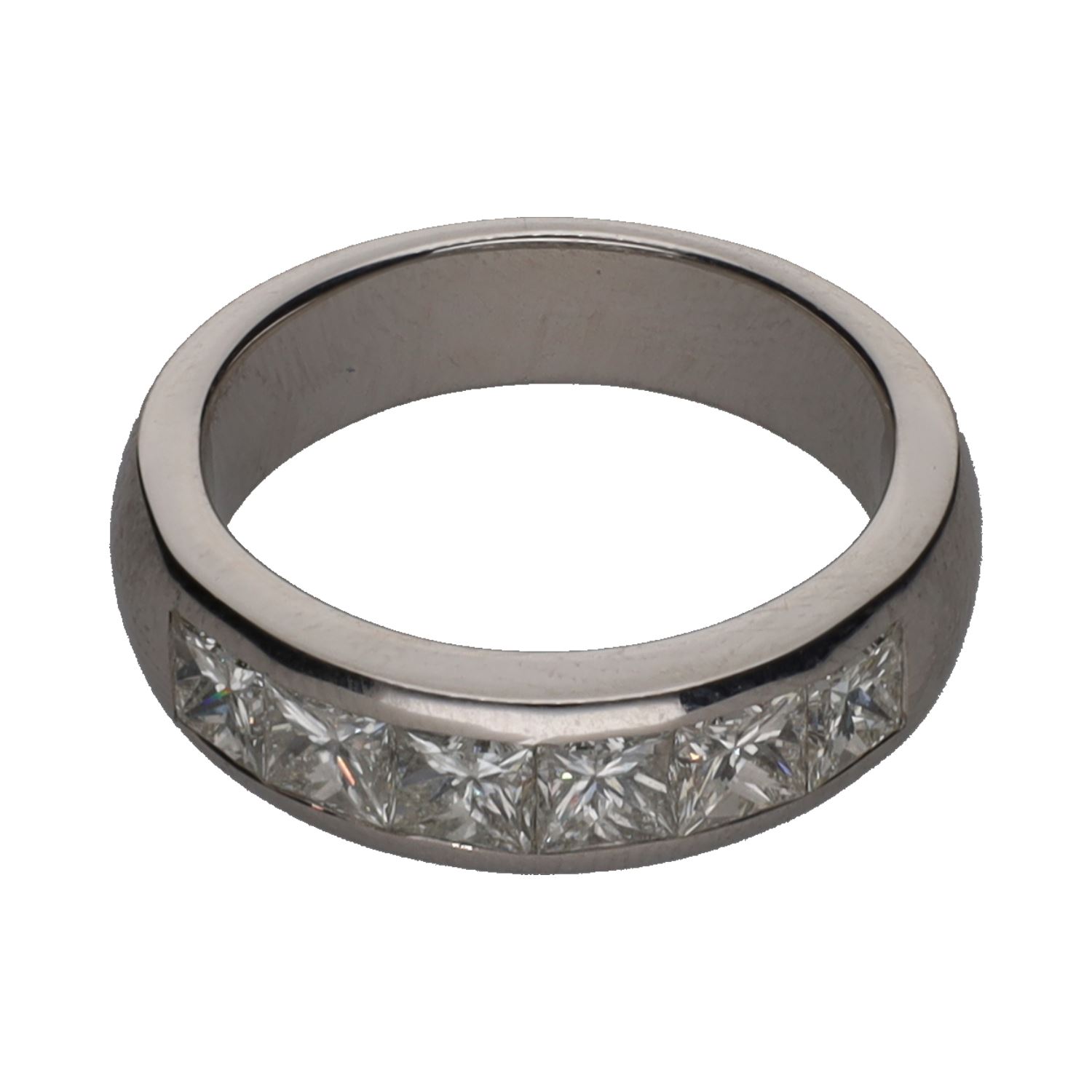 Sortija cintillo en oro blanco con brillantes talla princesa. Talla 14.