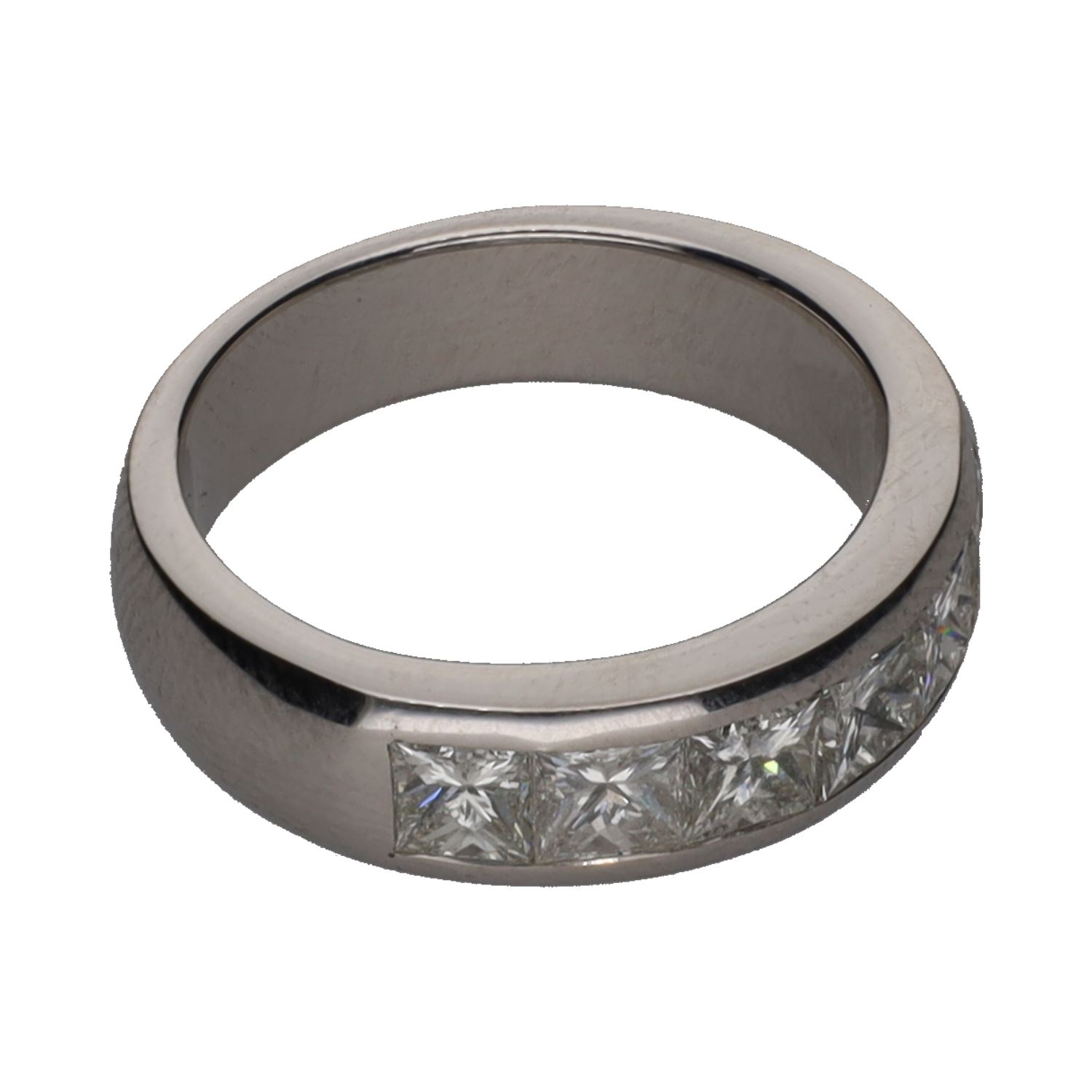 Sortija cintillo en oro blanco con brillantes talla princesa. Talla 14.