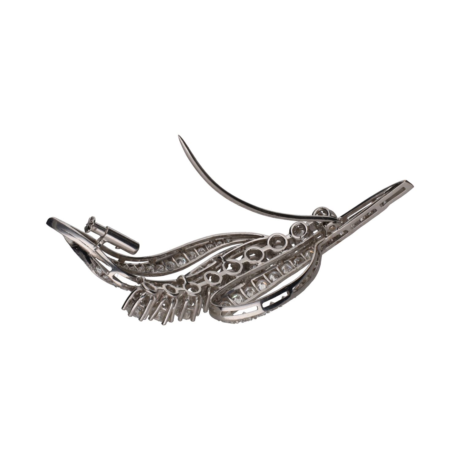 Broche realizado en oro blanco con brillantes.